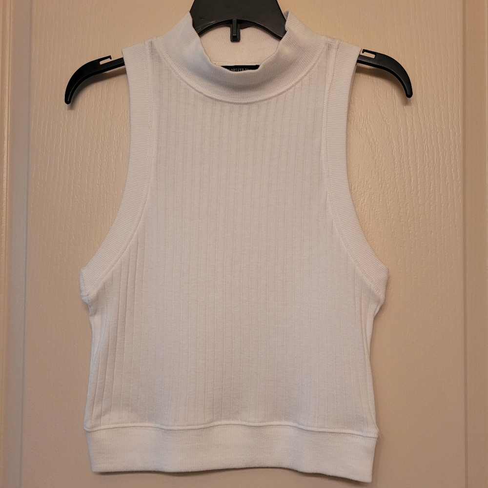 FOREVER 21 White Sleeveless Ribbed Mock neck Crop Top Size Medium